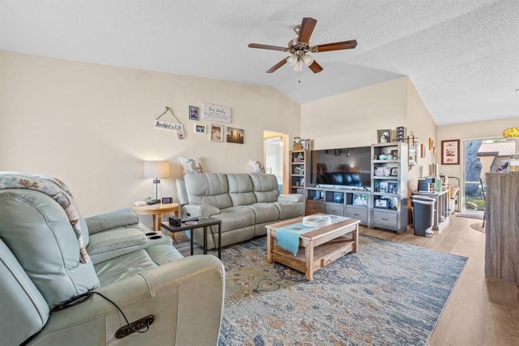 待售: $249,000 (2 贝兹, 2 浴室, 1080 平方英尺)