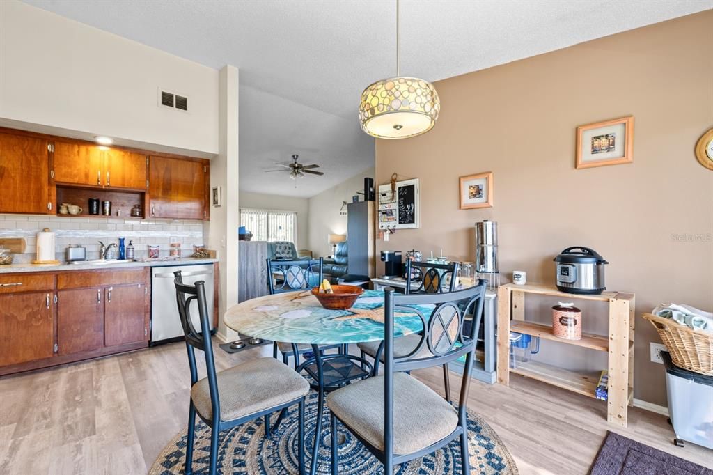 待售: $249,000 (2 贝兹, 2 浴室, 1080 平方英尺)