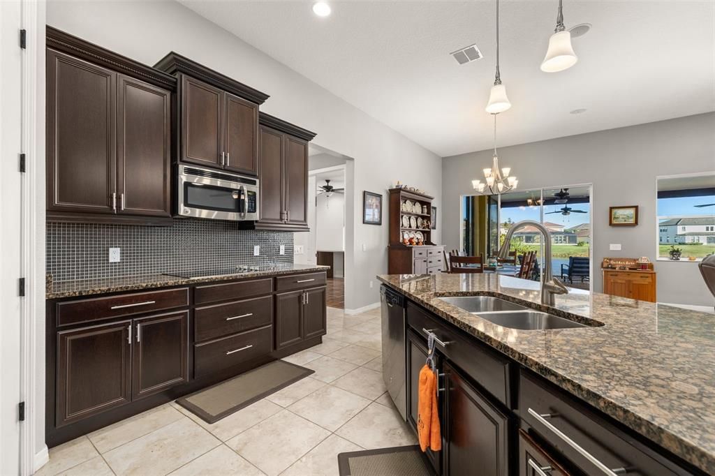 For Sale: $545,000 (4 beds, 3 baths, 2931 Square Feet)