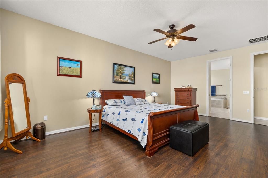 For Sale: $545,000 (4 beds, 3 baths, 2931 Square Feet)