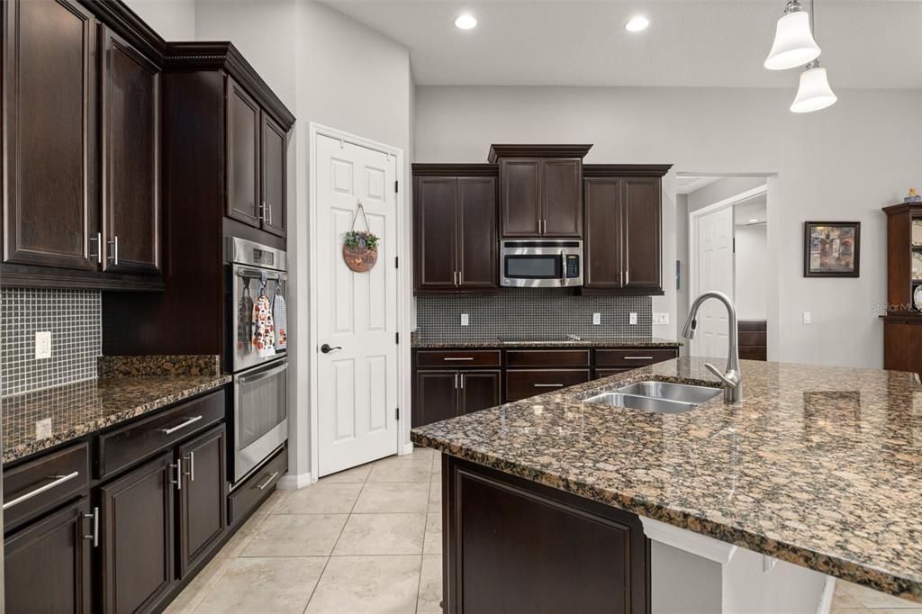 For Sale: $545,000 (4 beds, 3 baths, 2931 Square Feet)