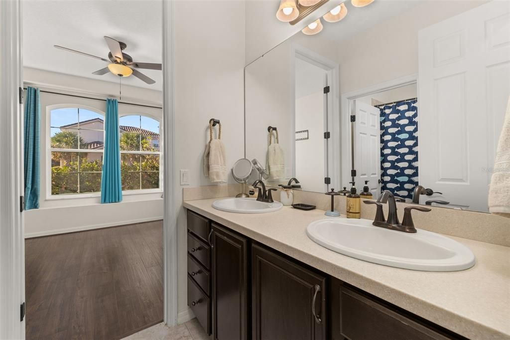 For Sale: $545,000 (4 beds, 3 baths, 2931 Square Feet)