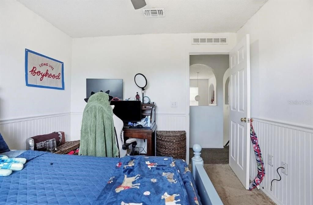 待售: $371,900 (4 贝兹, 2 浴室, 2233 平方英尺)