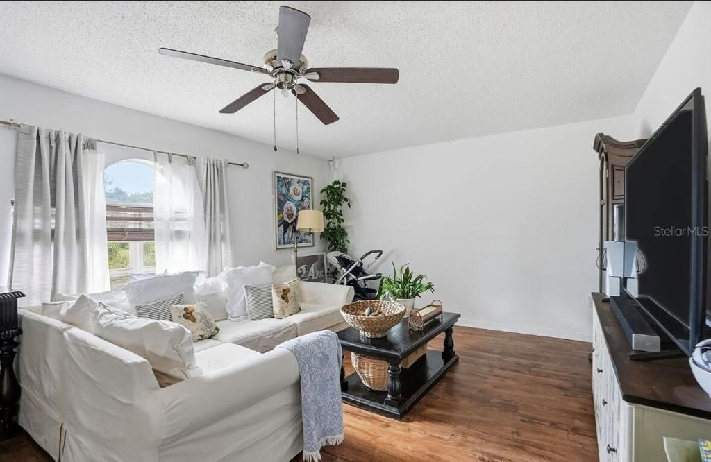 待售: $371,900 (4 贝兹, 2 浴室, 2233 平方英尺)