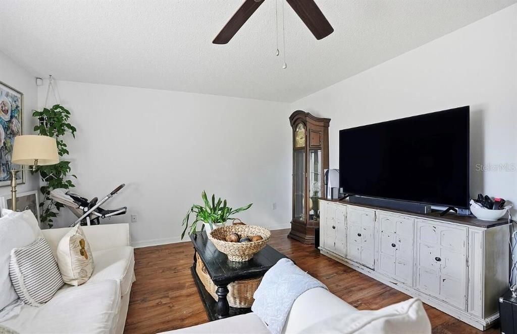 待售: $371,900 (4 贝兹, 2 浴室, 2233 平方英尺)