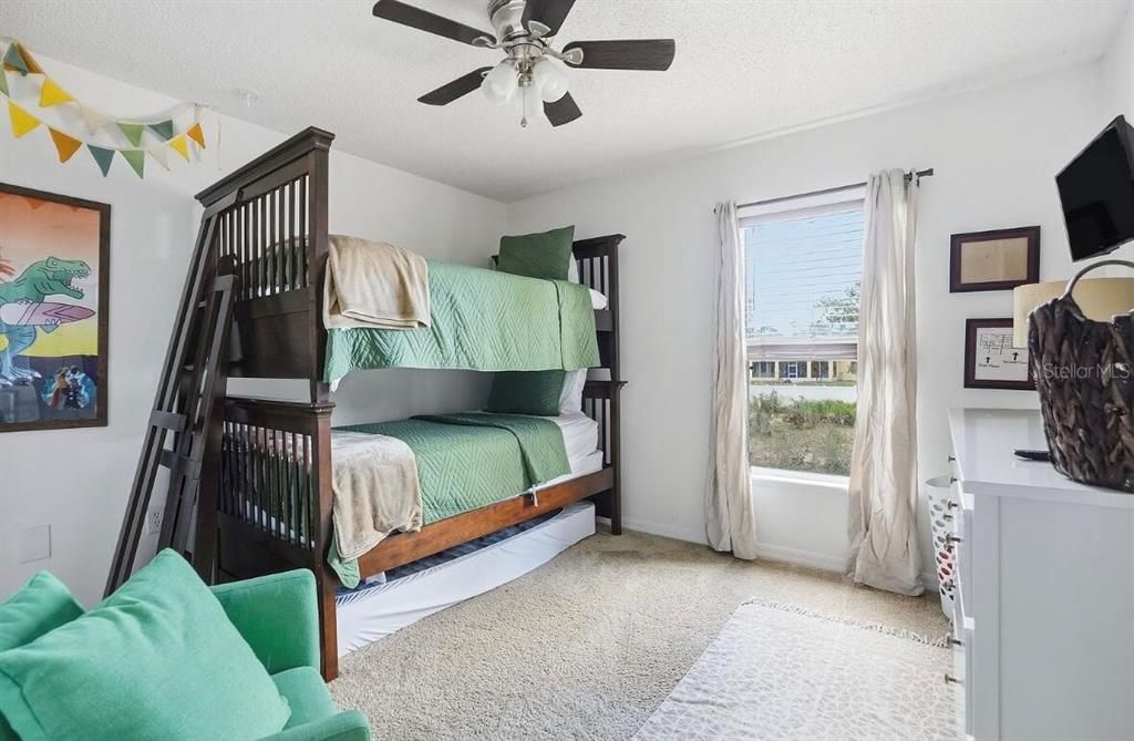 待售: $371,900 (4 贝兹, 2 浴室, 2233 平方英尺)