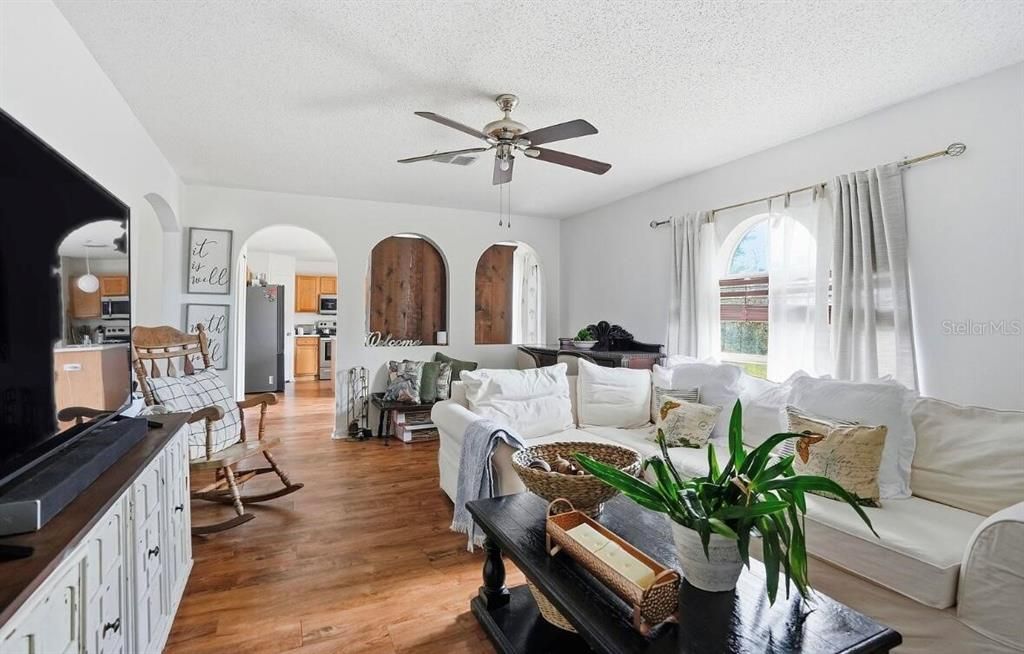 待售: $371,900 (4 贝兹, 2 浴室, 2233 平方英尺)