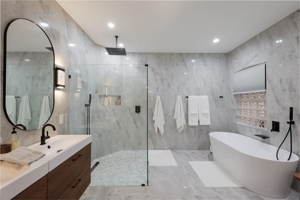 На продажу: $749,000 (4 спален, 2 ванн, 2111 Квадратных фут)