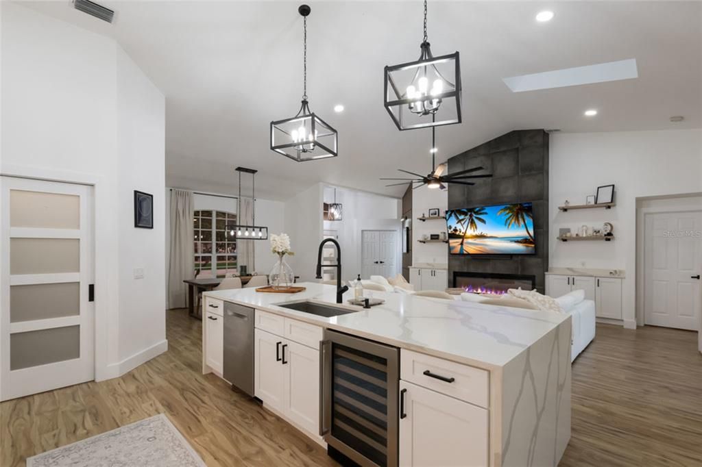 На продажу: $749,000 (4 спален, 2 ванн, 2111 Квадратных фут)