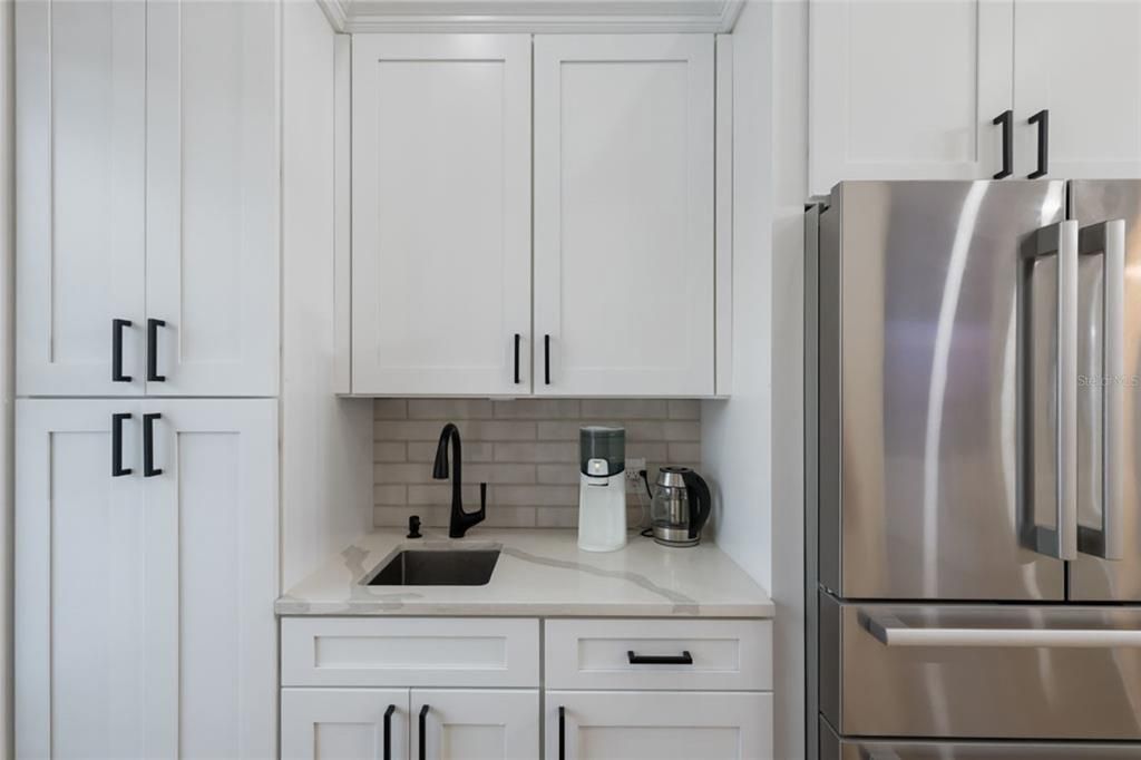 На продажу: $749,000 (4 спален, 2 ванн, 2111 Квадратных фут)