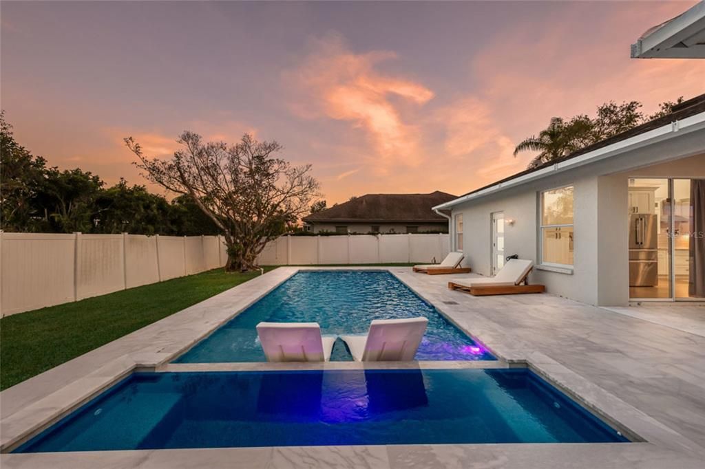 На продажу: $749,000 (4 спален, 2 ванн, 2111 Квадратных фут)