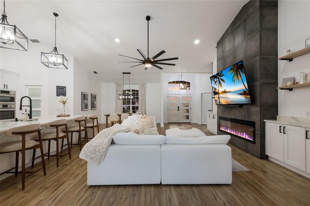 На продажу: $749,000 (4 спален, 2 ванн, 2111 Квадратных фут)