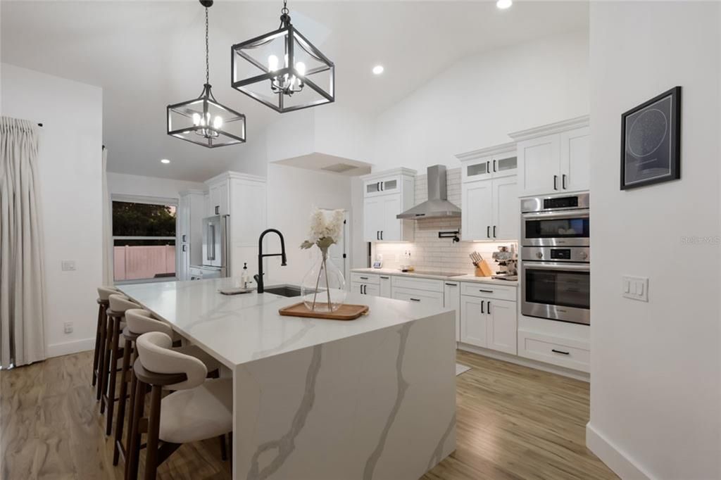 На продажу: $749,000 (4 спален, 2 ванн, 2111 Квадратных фут)