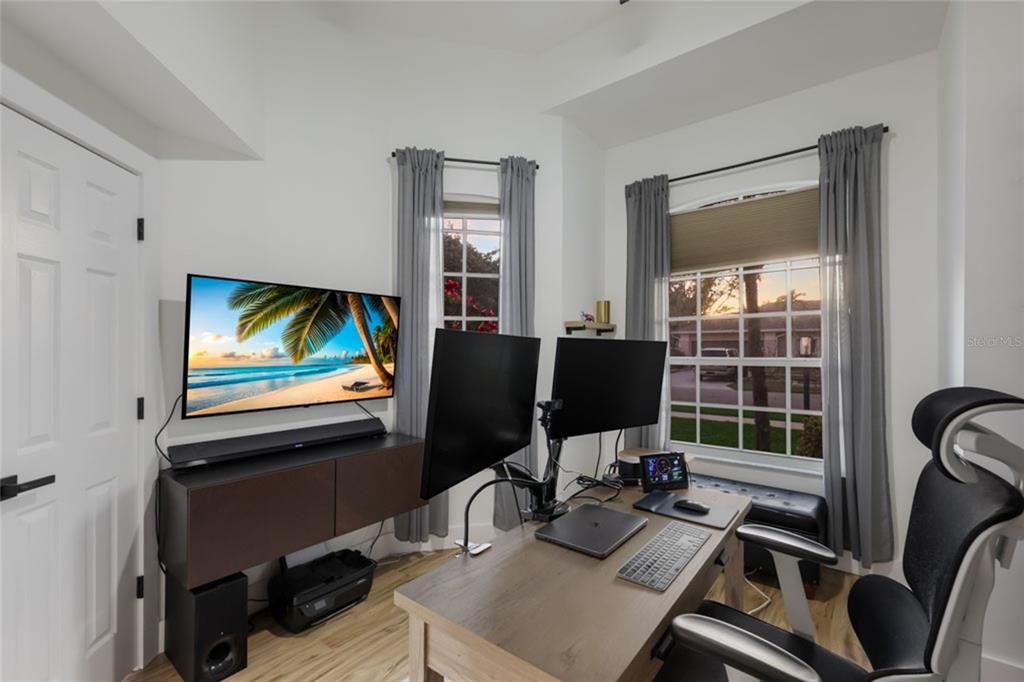 На продажу: $749,000 (4 спален, 2 ванн, 2111 Квадратных фут)