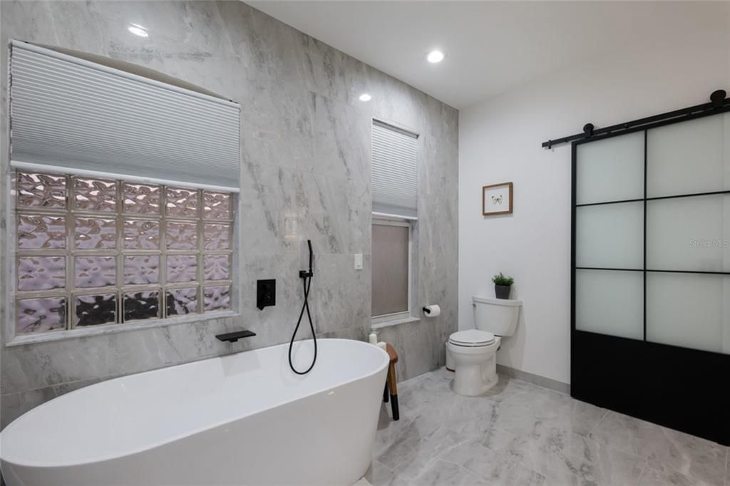 На продажу: $749,000 (4 спален, 2 ванн, 2111 Квадратных фут)