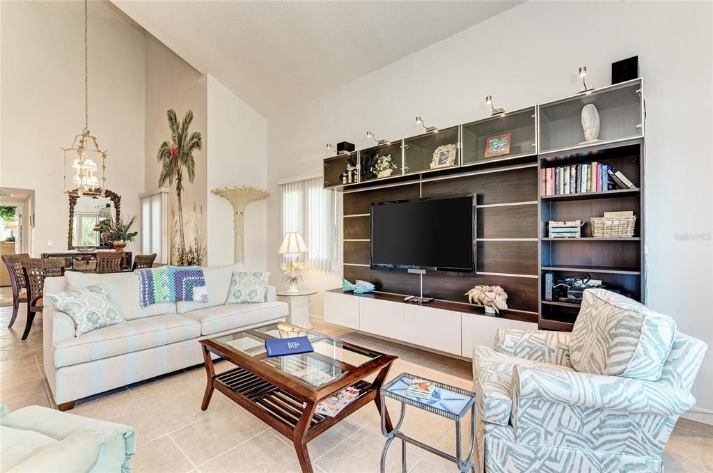 待售: $829,000 (2 贝兹, 2 浴室, 1104 平方英尺)