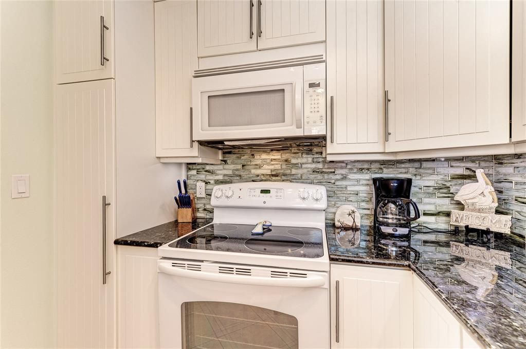 待售: $829,000 (2 贝兹, 2 浴室, 1104 平方英尺)