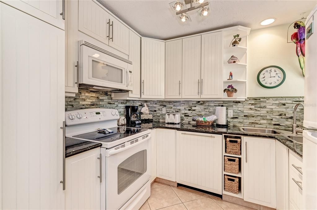 待售: $829,000 (2 贝兹, 2 浴室, 1104 平方英尺)