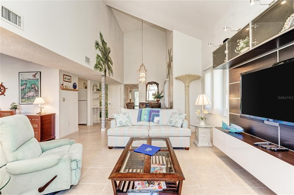 待售: $829,000 (2 贝兹, 2 浴室, 1104 平方英尺)