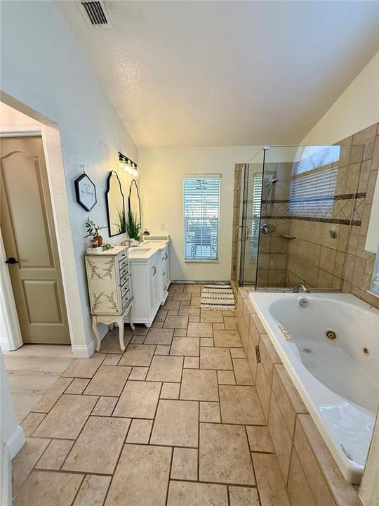 En Venta: $575,000 (4 camas, 3 baños, 2346 Pies cuadrados)