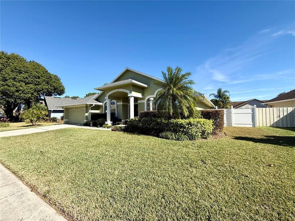 En Venta: $575,000 (4 camas, 3 baños, 2346 Pies cuadrados)