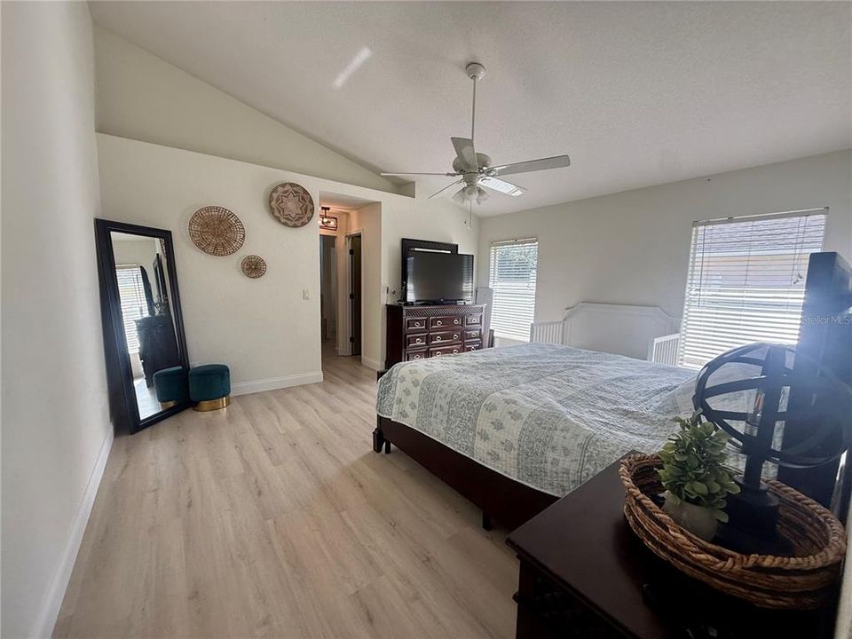 En Venta: $575,000 (4 camas, 3 baños, 2346 Pies cuadrados)