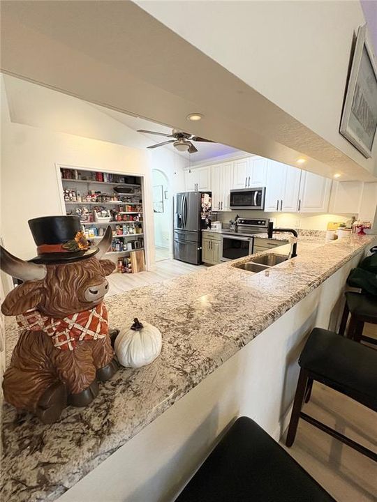 En Venta: $575,000 (4 camas, 3 baños, 2346 Pies cuadrados)