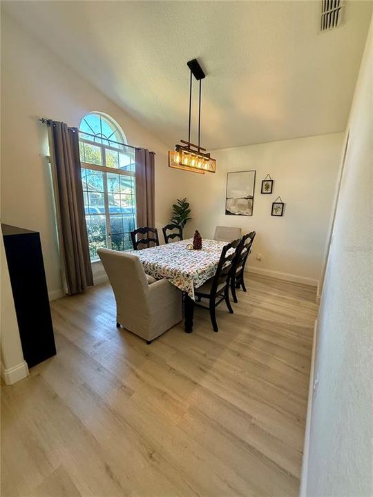 En Venta: $575,000 (4 camas, 3 baños, 2346 Pies cuadrados)