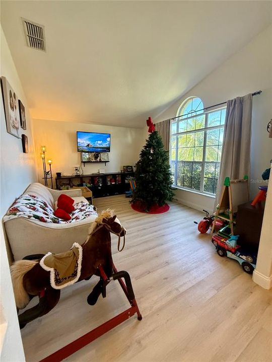 En Venta: $575,000 (4 camas, 3 baños, 2346 Pies cuadrados)