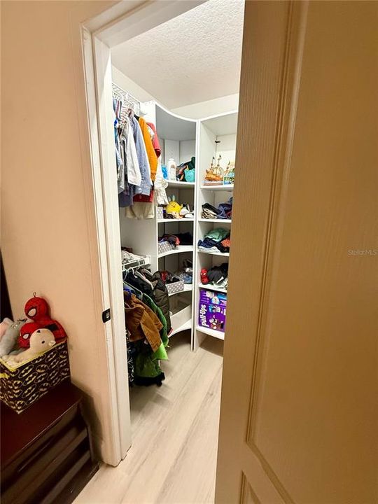 En Venta: $575,000 (4 camas, 3 baños, 2346 Pies cuadrados)