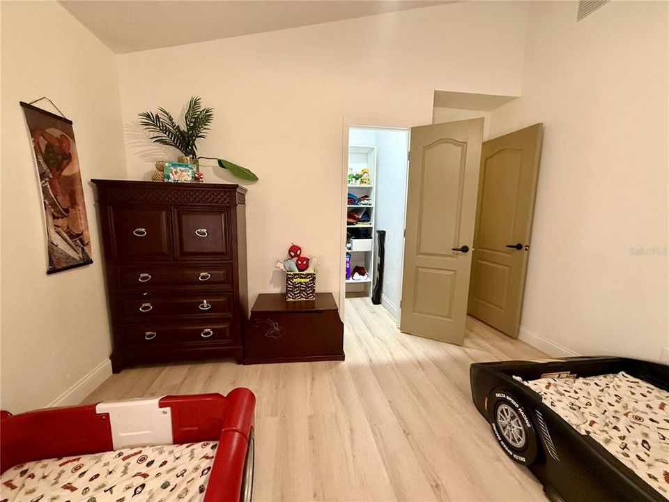 En Venta: $575,000 (4 camas, 3 baños, 2346 Pies cuadrados)