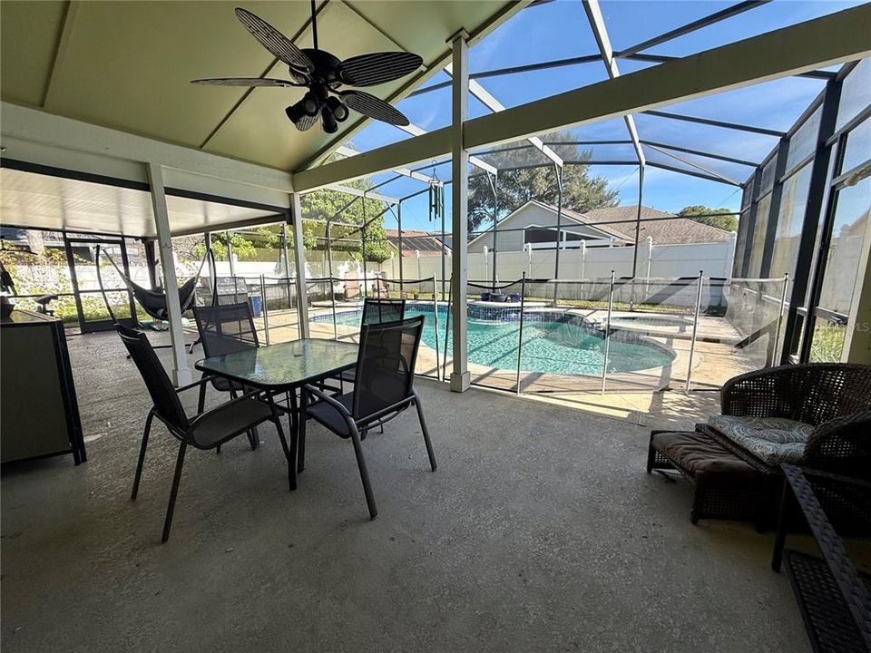 En Venta: $575,000 (4 camas, 3 baños, 2346 Pies cuadrados)