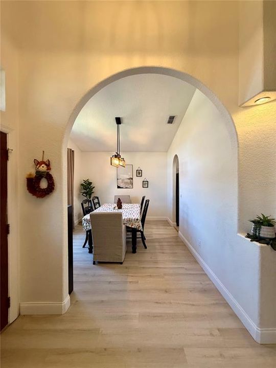 En Venta: $575,000 (4 camas, 3 baños, 2346 Pies cuadrados)