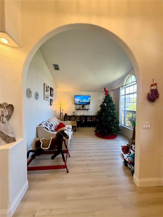 En Venta: $575,000 (4 camas, 3 baños, 2346 Pies cuadrados)