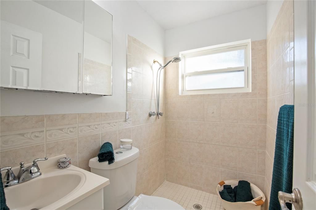 For Sale: $575,000 (3 beds, 2 baths, 1208 Square Feet)