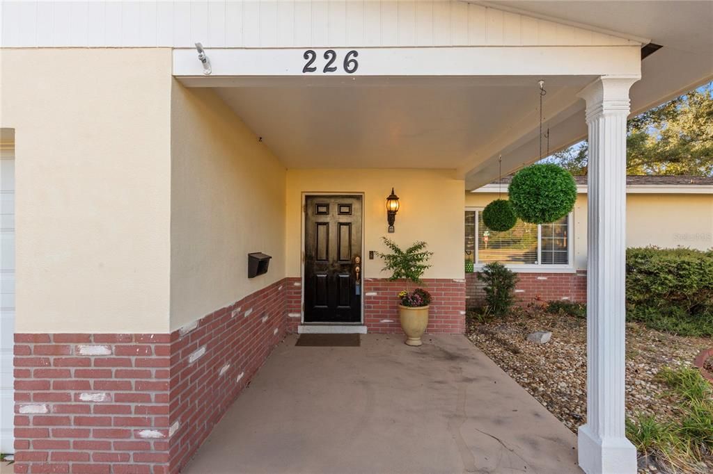 For Sale: $575,000 (3 beds, 2 baths, 1208 Square Feet)