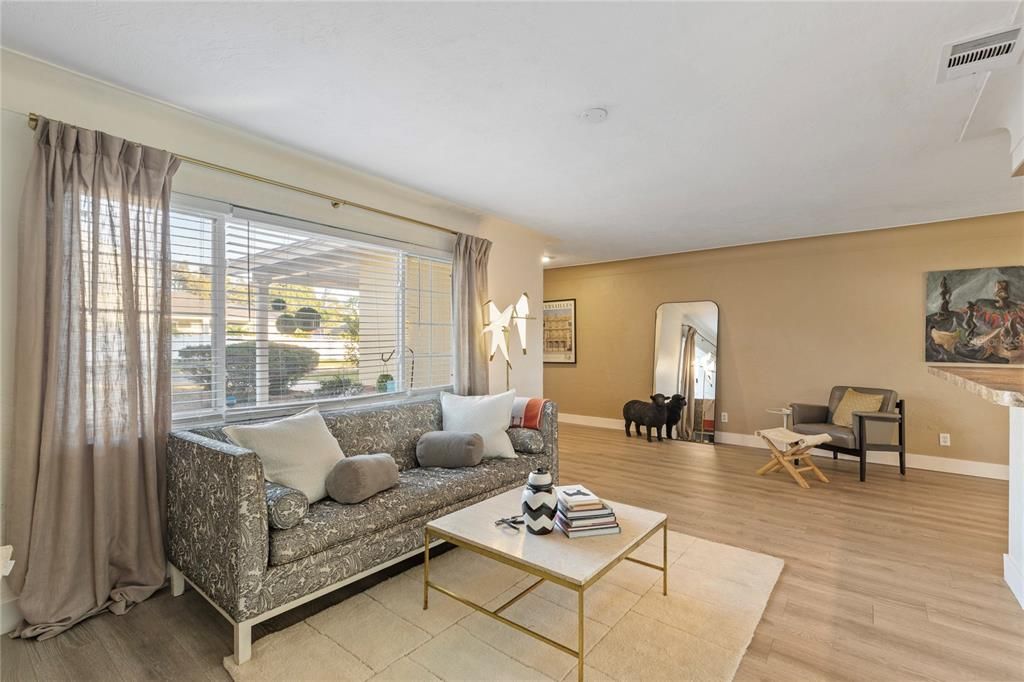 For Sale: $575,000 (3 beds, 2 baths, 1208 Square Feet)