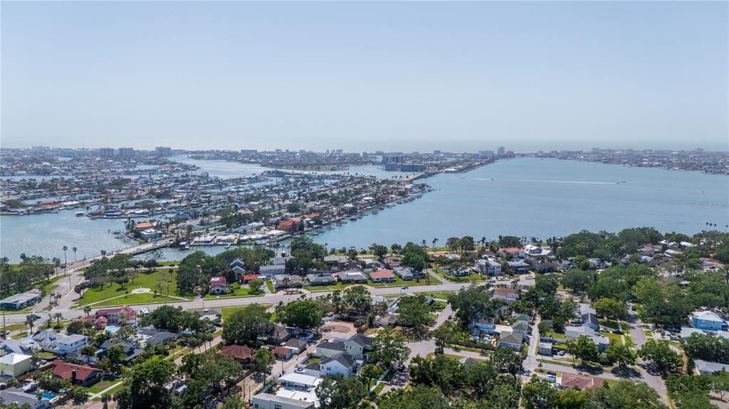 For Sale: $575,000 (3 beds, 2 baths, 1208 Square Feet)