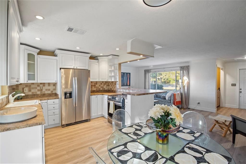 For Sale: $575,000 (3 beds, 2 baths, 1208 Square Feet)