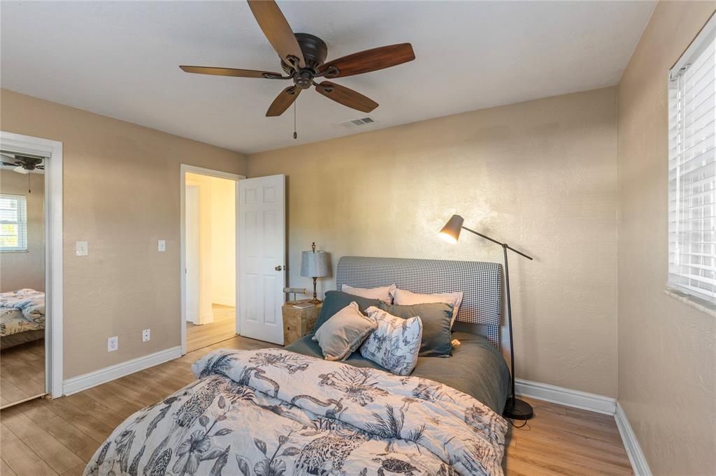 For Sale: $575,000 (3 beds, 2 baths, 1208 Square Feet)