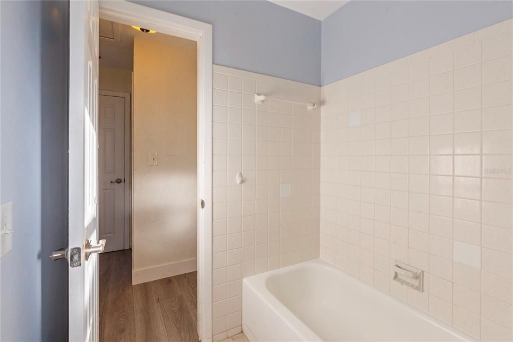 For Sale: $575,000 (3 beds, 2 baths, 1208 Square Feet)