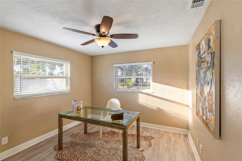 For Sale: $575,000 (3 beds, 2 baths, 1208 Square Feet)