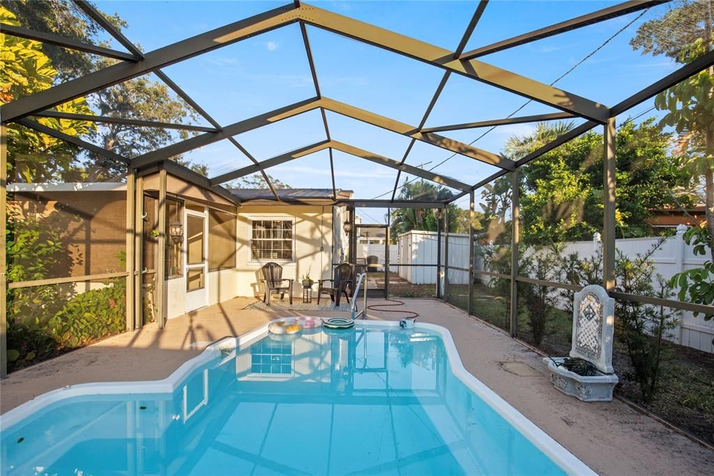 For Sale: $575,000 (3 beds, 2 baths, 1208 Square Feet)