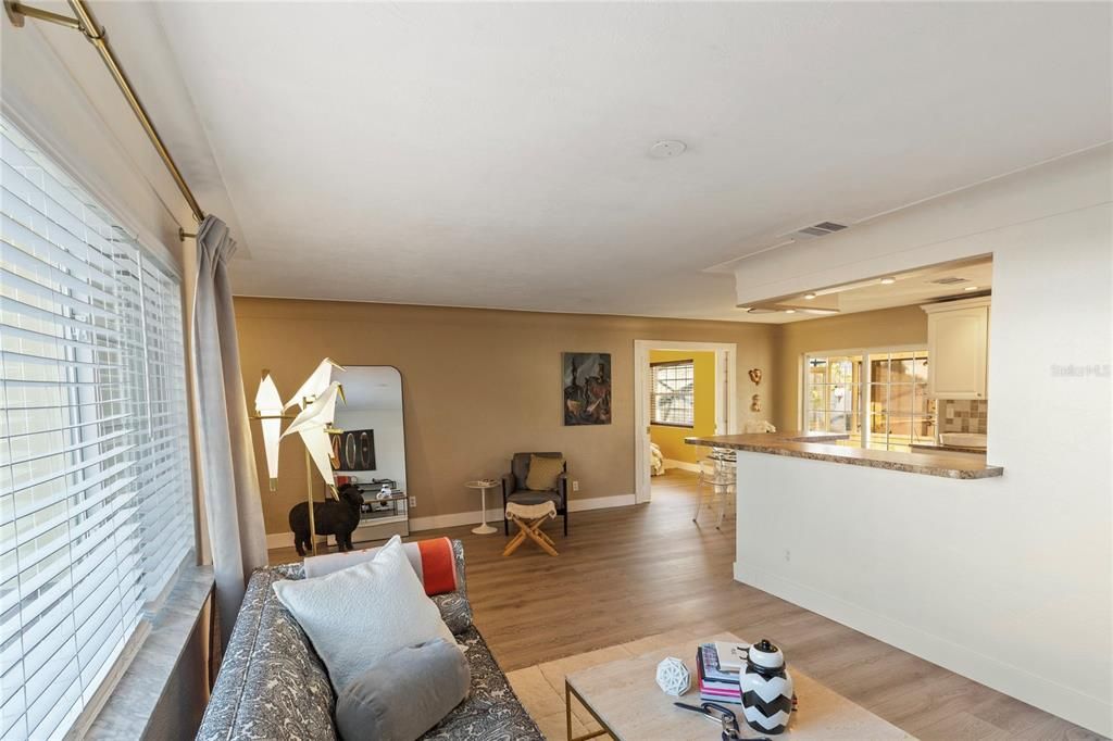 For Sale: $575,000 (3 beds, 2 baths, 1208 Square Feet)