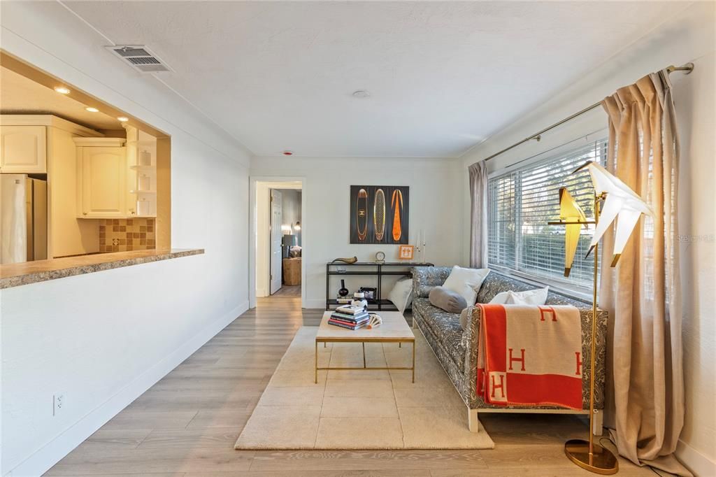 For Sale: $575,000 (3 beds, 2 baths, 1208 Square Feet)