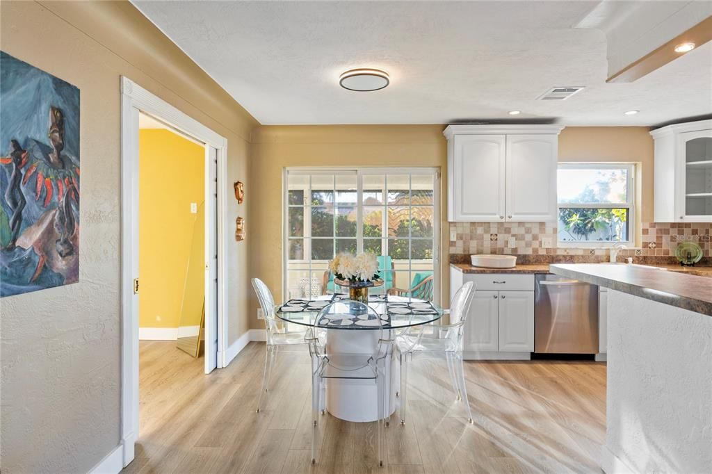 For Sale: $575,000 (3 beds, 2 baths, 1208 Square Feet)