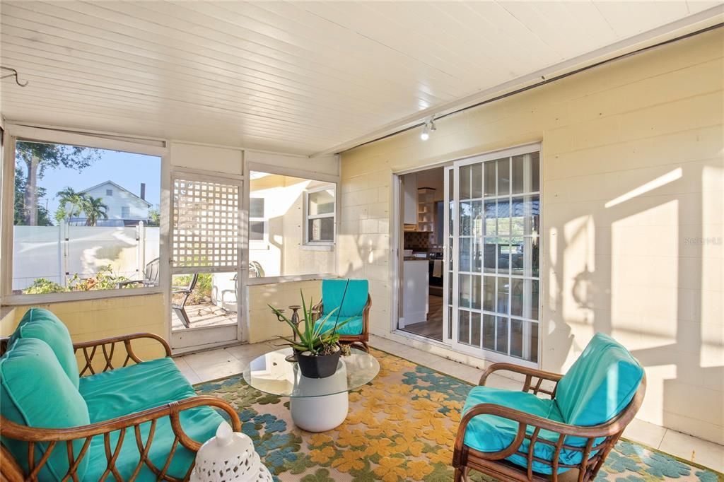 For Sale: $575,000 (3 beds, 2 baths, 1208 Square Feet)