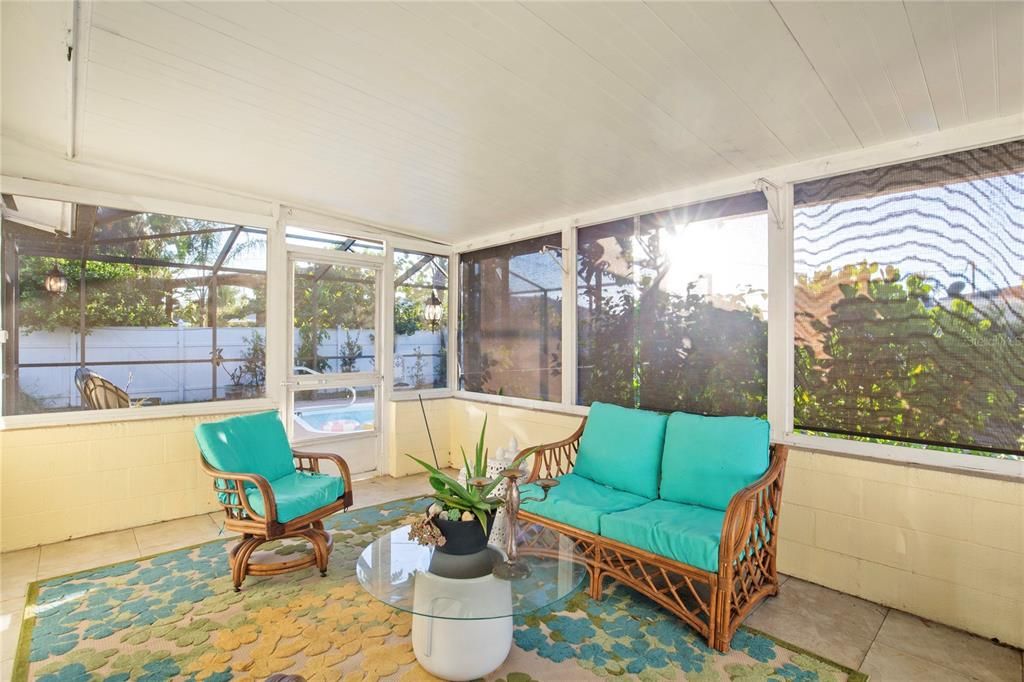 For Sale: $575,000 (3 beds, 2 baths, 1208 Square Feet)