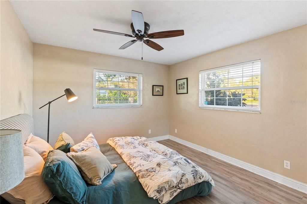 For Sale: $575,000 (3 beds, 2 baths, 1208 Square Feet)