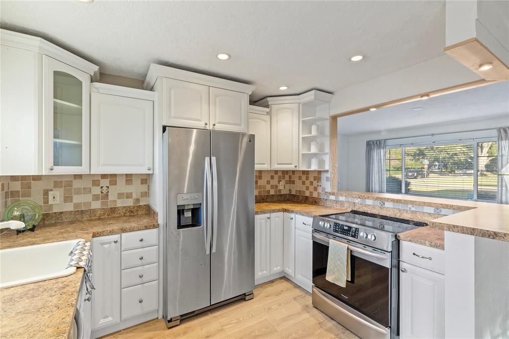 For Sale: $575,000 (3 beds, 2 baths, 1208 Square Feet)